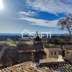 Cucuron, maison de village avec grande cave et terrasse fermée avec vue