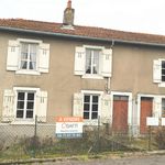 Spacieuse maison de campagne, pleine de caractère à rénover, en bordure de Darney