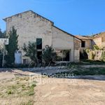 Maison avec dépendances et cour à Travaillan - Beau potentiel