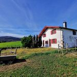 SUR LES HAUTEURS D'HASPARREN - MAISON DIVISÉE EN 2 APPARTEMENTS - 1230 M² DE TERRAIN - VUE DÉGAGÉE - CALME