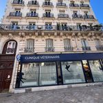 Grand F2 lumineux dans bel immeuble Haussmannien