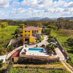 Fabulous 5-bedroom house in Mafra with pool and garden