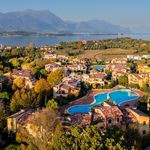 Elegant top floor with pool view terrace