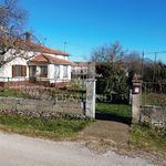 Ein schönes Haus mit großem Garten in der Nähe von Pula