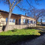 Cucuron, au calme, villa de plain pied sur env 2450 m² de terrain.