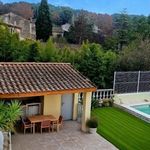 "Charmante maison de village sur deux niveaux, avec piscine et grande terrasse ensoleillée ! avec un garage de 160m²