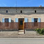 Maison en pierre avec petit jardin