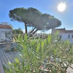 Ensemble Immobilier Unique à l'Île d'Olonne : Maison Contemporaine et Charmante Maison des Années 1900 à Rénover