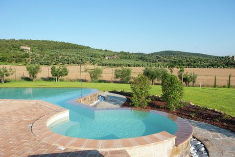 Set amidst greenery in a valley, this mansion in Monte del Lago with 1 bedroom offers a shared swimming pool and air conditioning for a family of 4 to enjoy. Lake Trasimeno at 300 m is great to swim in the natural water. For buying groceries or other...