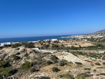 Makrigialos Plot of 6.500m2 just 1km from the sea. It is out of the village plan and can build up to 210m2. The water and electricity are nearby. The plot, enjoying mountain and sea views and is near all amenities.