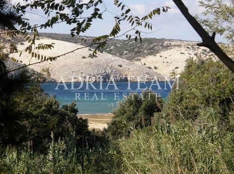 Building land of 720 m2 for sale on the island of Rab, Lopar. It can build a building of 294 m2. Two floors of approximately 110 m2 and the third of approximately 70 m2 with a high roof. On the first two floors, according to the project, there are 2 ...