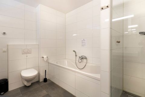 Prachtig aan de jachthaven Marina Port Zélande gelegen appartement voor 6 personen met 3 slaapkamers en een badkamer met ligbad, douche en toilet. Alleen te huur/ boekbaar voor toeristisch doeleinden en/of recreatief gebruik. De woonkamer heeft een c...