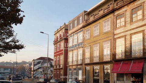 New apartment, under construction , for sale , T1 typology, in downtown Porto . Modern apartment with mezzanine , on the first floor consists of living room and kitchen in open space, bedroom and bathroom, on the upper floor is the suite. Inserted in...