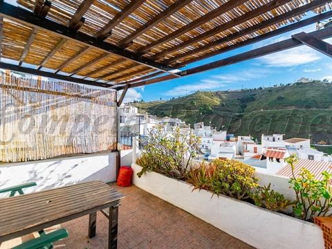 If you are looking for townhouses in Spain, this might interest you. It is located in the village of Cómpeta, in a very quiet street. This house is divided into two floors plus a terrace. At the street level there is a kitchen equipped with a dining ...