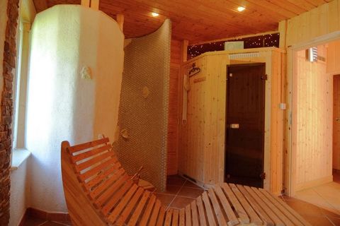 Dit mooie vakantiehuis in Finsterbergen heeft 3 slaapkamers. Het is ideaal voor een gezin. Geniet hier van de gemeenschappelijke sauna, ligweide en barbecuemogelijkheden. Finsterbergen is een kuuroord in het centrum van het Thüringer Woud, op slechts...