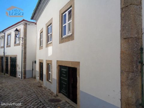 House to recover with 4 stores for storage at ground floor level and on the 1st floor bathroom, kitchen and 3 bedrooms. Small outdoor space that sits the gate from the street to the access stairs to the 1st floor. For more information contact VILA LU...
