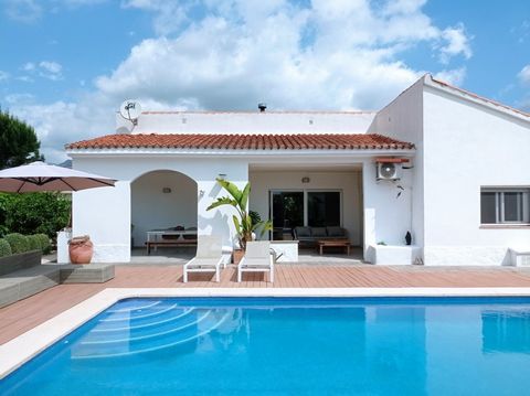 Immaculate villa located in the quiet valley of Marchuquera close to Gandia where you find all amenities It was built in 2007 and the current owners did some renovations to it as well new double glazed windows with mosquito nets and shutters pellet b...