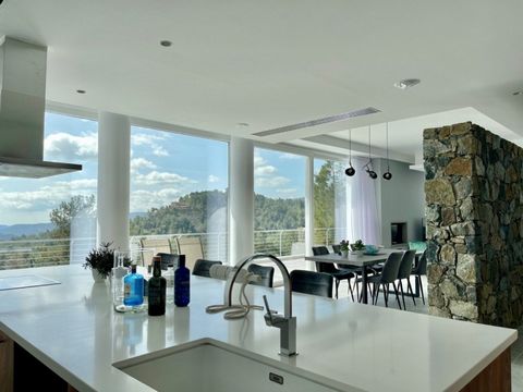Spacious modern house boasting panoramic mountain views. The house consists of: ground floor - open space living room combined with spacious kitchen and guest toilet. First floor - one spacious master bedroom, office, a common bathroom and 3 more bed...