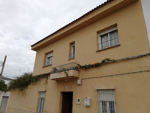 Excellent 5 Bed House For Sale in Marinaleda Sevilla Spain Esales Property ID: es5553762 Property Location Avenida de la Libertad Marinaleda Sevilla 41569 Spain Property Details With its glorious natural scenery, excellent climate, welcoming culture ...