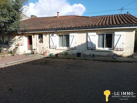Single storey house close to all shops and services, on the route of the school bus serving the road to Blaye. In a pleasant environment close to the estuary, the nature center of Vitrezay and the wearing of extension cords. This property consists of...