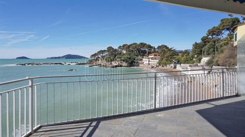 DESCRIPTION In Fiascherino, apartment of about 130 square meters on the second floor of a building located on the Fiascherino beach which can be accessed from the provincial road upstream the building, where two parking spaces for this apartment are ...