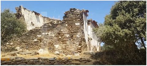 Excellent land in two articles next to Terrugem, Elvas : rustic with 1.5 ha (article 99) Mixed: rustic with 1,725 ha (article 98), urban area with housing, in ruin, of 139.84 m2, before 1951. The south-facing soft slope terrain is taken advantage of ...