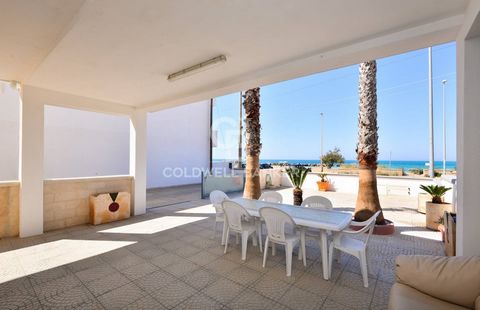 PUGLIA - SALENTO - TORRE MOZZA In Torre Mozza (LE), a renowned seaside resort in Salento and in the municipality of Ugento, we are pleased to offer for sale an apartment of about 85 square meters with sea view, with a large level terrace and light we...
