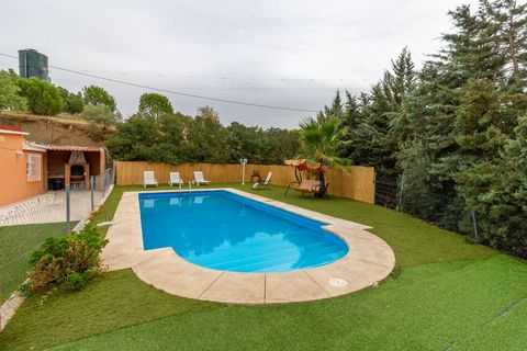 Detached villa in El Chorro. Detached house of 90 m2 in a plot of 29000 m2 very close to the Caminito del Rey and only 5 km from the visitor centre of the Caminito. Surrounded by nature, forests and beautiful landscapes. This property has 3 spacious ...