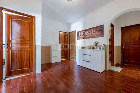 Identificação do imóvel: ZMPT558363 Located in Damaia de Cima (Rua Teófilo Braga), this 3-bedroom apartment offers an excellent option for those looking for a well-located residence. With a floor area of 82m², this property offers a comfortable and f...
