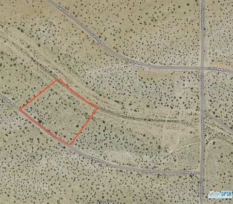 Come build your very own Oasis and retreat in Joshua Tree with just over 2 acres of land. Panoramic views of Joshua Tree and the mountains. Endless Stargazing with little light pollution. Secluded, but still within reach of the national park and down...