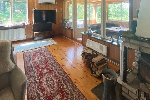Here you will find a cozy little cottage in a small cottage area with only 150 meters from Lake Nackebo. There is a common bathing area that the about 10 houses share. The cottage is divided into two houses. Where the main house has a room with sink,...