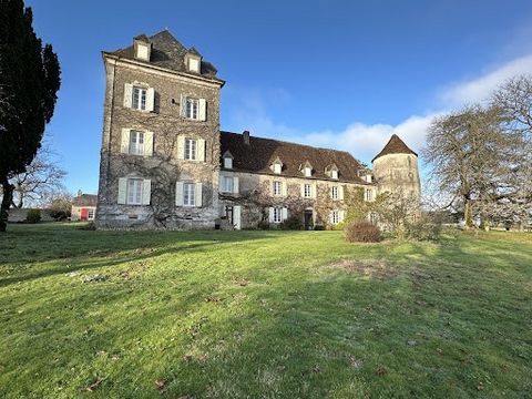 Exclusive to Stéphane Gounet. An estate of 6 hectares with its castle, houses, outbuildings and accommodation. This place, as magical as it is exclusive, deserves nothing less than an exceptional treatment. For obvious reasons of tranquility and resp...