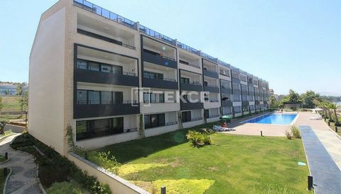 Magnificent View Real Estate in Yalova Çiftlikköy Yalova is one of the holiday destinations in the Marmara region where green and blue come together. Çiftlikköy attracts visitors with its clean air, tranquil atmosphere, beautiful beaches, and facilit...