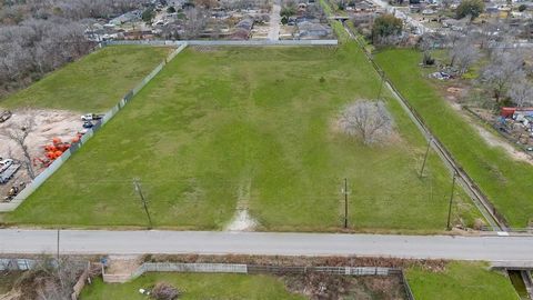This property is 3.877 acres of land on S. Acres Dr. located between Cullen and Mykawa. Easy access to Beltway 8, Highway 288, 610 Loop and 45 South. This area is growing rapidly with new commercial and residential developments including South Belt B...
