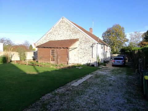 Nestled in the countryside in a pleasant environment, close to Ferté-Gaucher and twenty minutes from Coulommiers (train to the Gare de l'Est). Discover this house which combines modernity with the charm of the old. On the ground floor: a living room ...