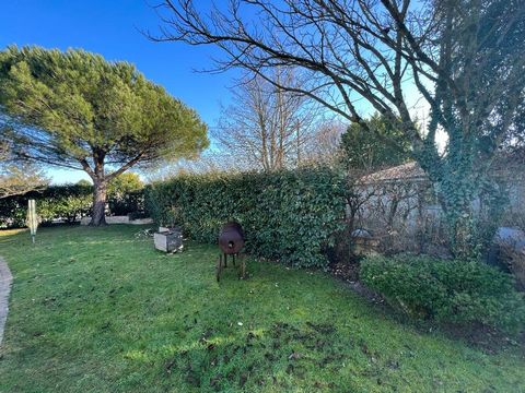 South Royan Meschers building plot, approximately three hundred and fifty square meters, reasonable price for the 'charentaise' coast, servicing at the edge of the plot. This land is located in Meschers, not far from the beaches of the Royan coast. A...