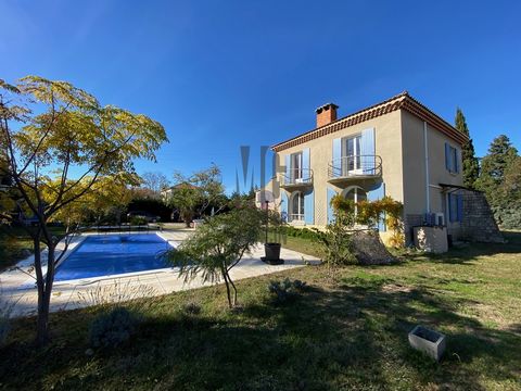 In the town of SORGUES, Large house offering a bedroom on the ground floor with possible shower room right next door and existing toilet, small pantry and storage, an office (less than 9m2) a shower with toilet, an independent kitchen, a living room ...