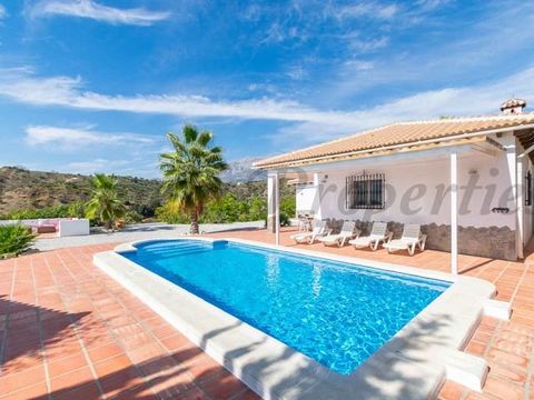 Located in the countryside of Canillas de Albaida, this villa is simply wonderful. A charming property that guarantees serenity and seclusion. Spaciousness and luminosity define this home, with a living room with air conditioning and a wood burner an...