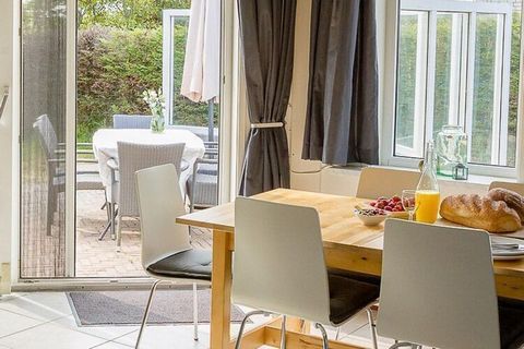 This wonderful holiday home on Ameland is uniquely located directly on the golf course. The octagonal design and modern furnishings contribute to a cozy atmosphere. The house has 3 bedrooms, a spacious sun terrace with furniture, large garden and pri...