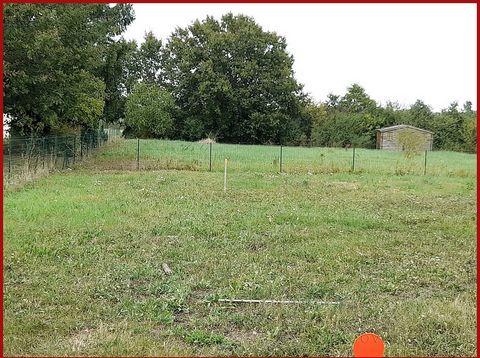 Your Noovimo advisor Claire POUZET ... offers you: EXCLUSIVELY, this building plot between the Ancenis-Candé axis and the village of Pouillé les Coteaux. The property is 1585m2 with its driveway and a non-building area. Countryside view, set back fro...