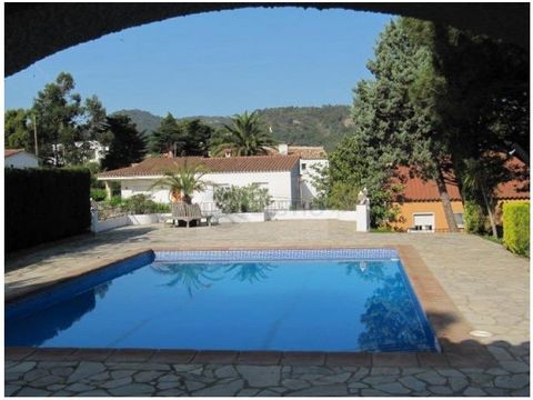 Don't miss this unique opportunity! You are looking for a beautiful house in Santa Cristina d'Aro, which will captivate you with its charm and amenities. This spacious house of 180m2 has three bedrooms that will give you the privacy and tranquility y...