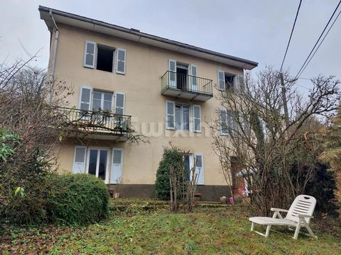 Ref 791mbb: Saint Claude Village house from 1850, great potential. 284 m2 of living space and 100 m2 of useful areas (cellar, garage and barn) on a plot of 977 m2 which is buildable and serviced. Located 8 minutes walk from the city center, 20 minute...