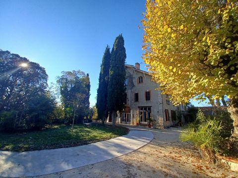 Large Manor House built in 1801, in a fenced park of more than 4000m², in the heart of the village and close to all amenities. On the ground floor: entrance, corridor serving: large dining room with its office, library, office, large living room, ano...