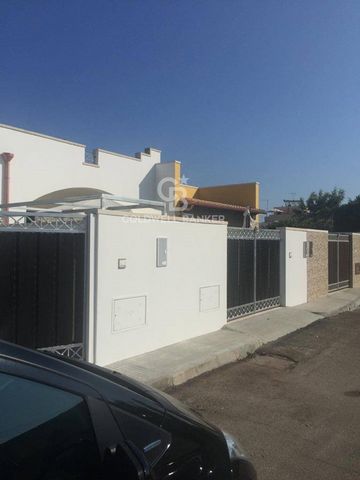 PUGLIA . HIGH SALENTO SEASIDE VILLA Coldwell Banker Bodini Group is pleased to offer for sale a wonderful single-family villa, in Lendinsuo on the Adriatic coast of the upper Salento. The house inside consists of a kitchen area, lounge / living room ...