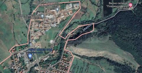 SUPRIMMO-agentschap: ... We presenteren een gereguleerd stuk grond in het dorp Dorkovo, op 10 km van Tsigov Chark. Het is gelegen aan een asfaltweg, in de buurt van een rivier, Mountain Corner en Ribarnika. Het pand met een oppervlakte van 442 m² is ...