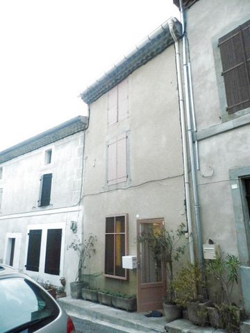 PRICE REDUCTION Village house of 53 m2 hab with garage. Kitchen, living room, shower room, wc, garage, 2 bedrooms, convertible attic, NEW ROOF. Interior work will be expected PRICE : 60 000 € HAI La Pierre du Languedoc Rieux Minervois ...