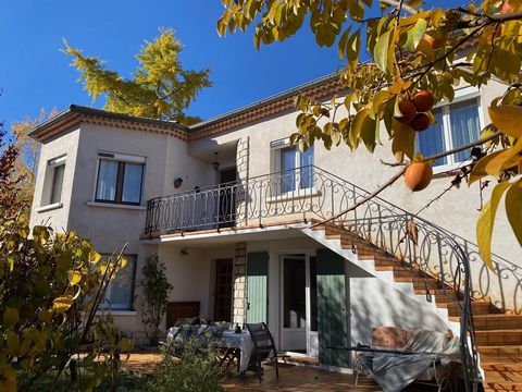 FOR SALE ORATION Large family house offering two dwellings In quiet area and 5' from the center of the village on nearly 860 m2 of enclosed and wooded land, large architect's house from the 70s offering 217 m2, divided into two dwellings. On the grou...