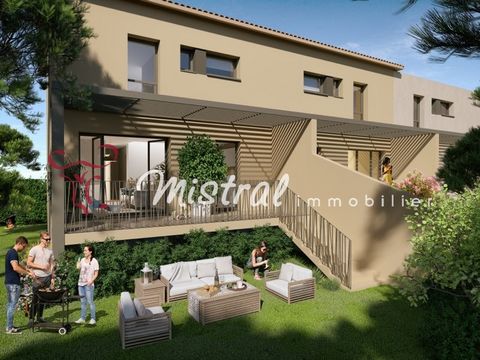 In a residential area, close to the college and the city center, come and discover this villa with on the ground floor an entrance with cupboard, a living room with kitchen overlooking a terrace and a garden, a shower room and toilet, a garage. Upsta...