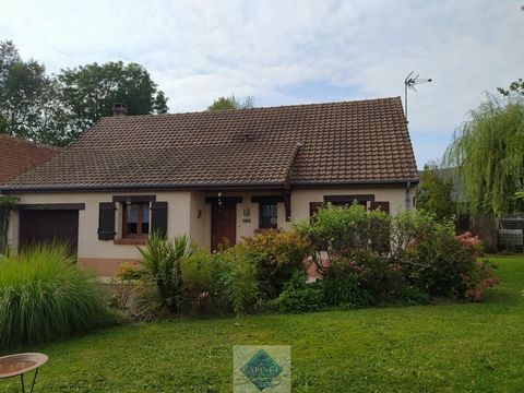 3 Kms from the sea and shops, The Simencourt Ault office offers for sale a single-storey pavilion in very good condition, consisting of an entrance hall with cupboard, fitted and equipped kitchen, living room with pellet stove and access to the terra...