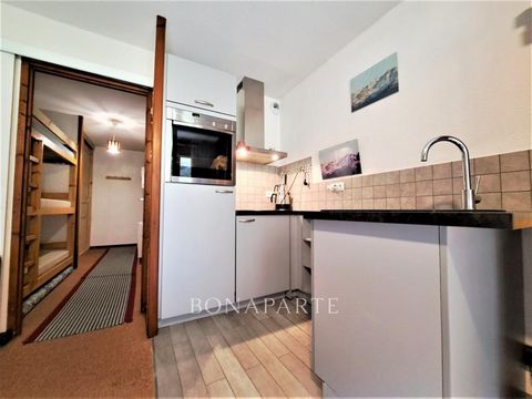Sébastien MOSCET from Réseau Bonaparte ... offers you the sale of a charming apartment in MORZINE AVORIAZ of 23m2, offering a breathtaking view of the mountains from his balcony. The unit also includes a covered parking space and a ski locker. This a...